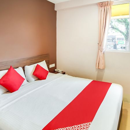Oyo 89480 Dream House Hotel Skudai Kültér fotó