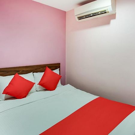 Oyo 89480 Dream House Hotel Skudai Kültér fotó