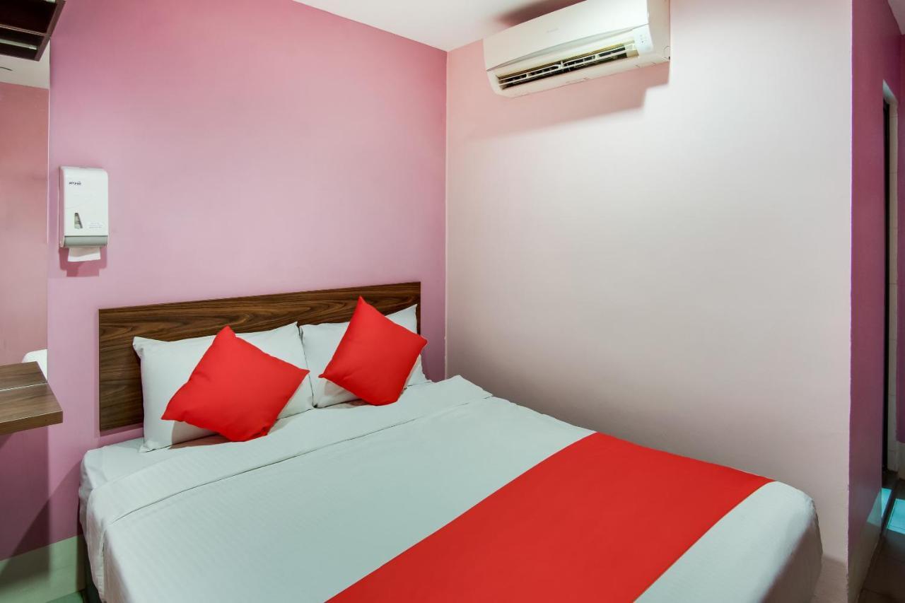 Oyo 89480 Dream House Hotel Skudai Kültér fotó
