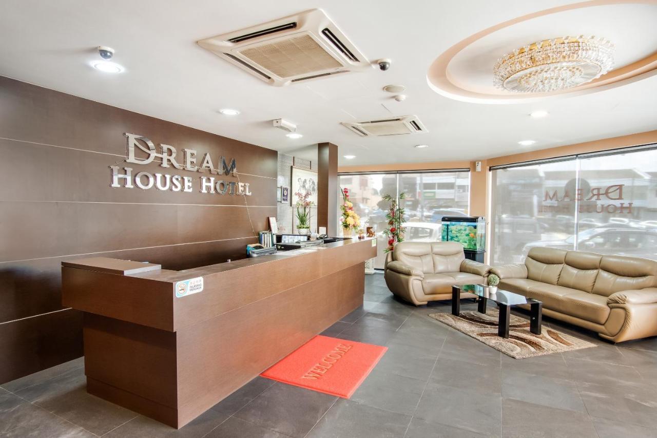 Oyo 89480 Dream House Hotel Skudai Kültér fotó